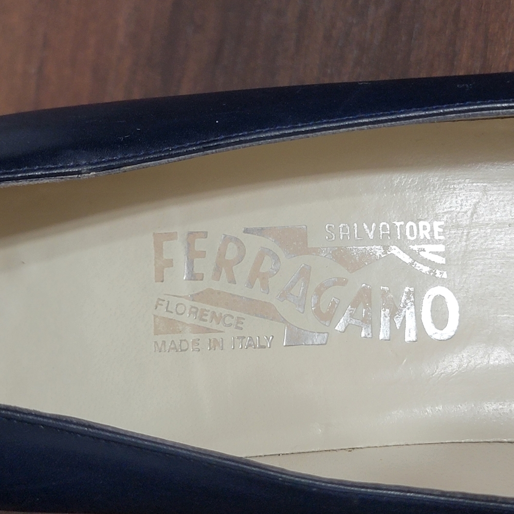 Salvatore Ferragamo Made in Italy Navy Blue Leather Pumps Women's Size 10 2A - Picture 11 of 14
